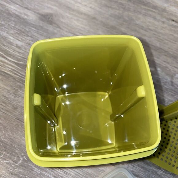 Tupperware Pickle Keeper Avocado Green Pick a Deli Olives # 1330-6 vintage - Picture 2 of 5
